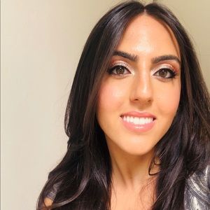 Meet your Posher, Joelle